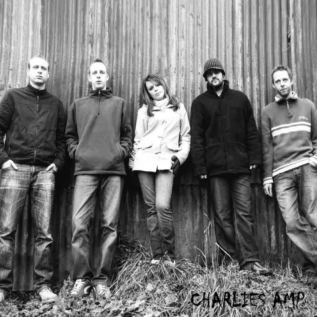 Charlies Amp (feat. Vicki)