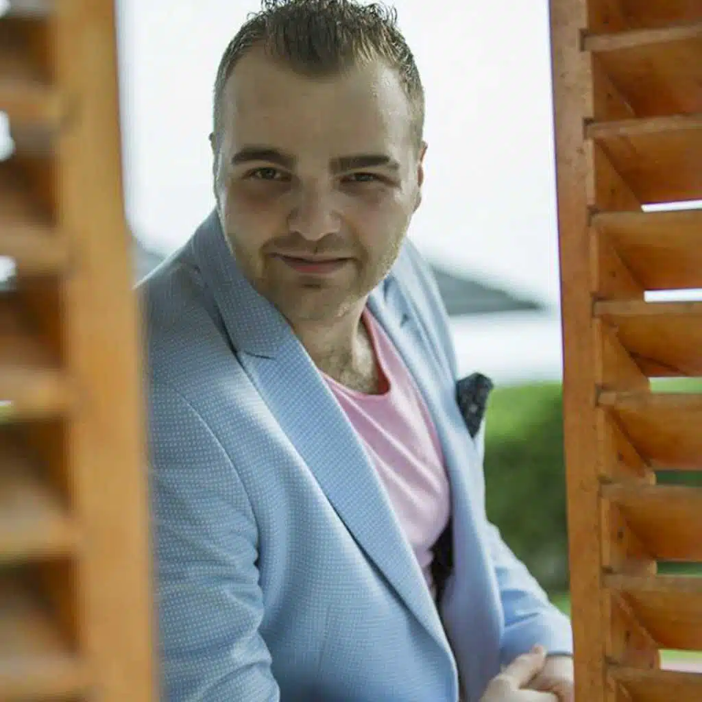 كبرتي في عيني