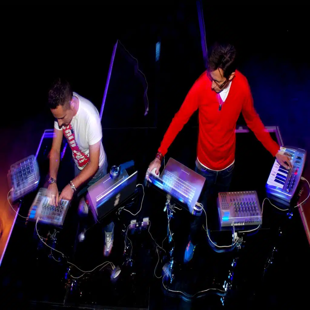 Love at the Fist Side