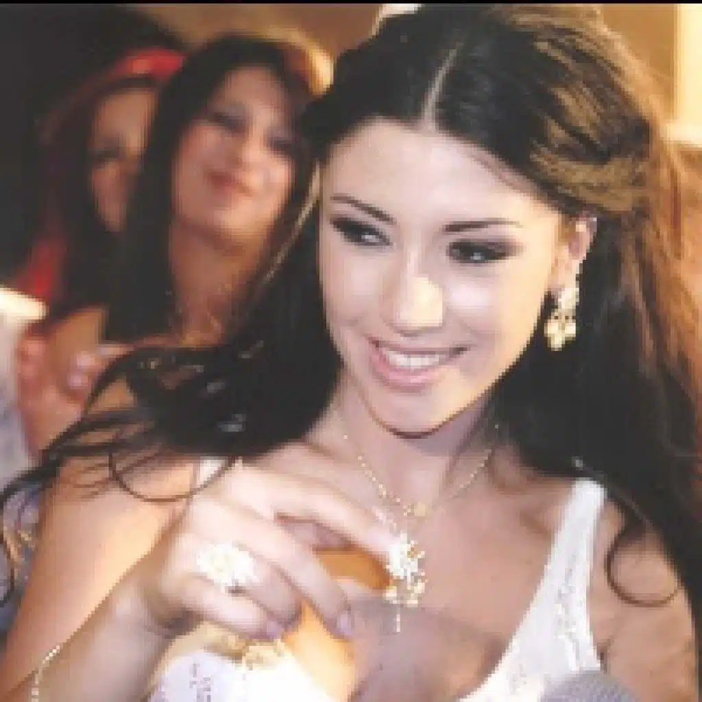 الطرحة البيضا