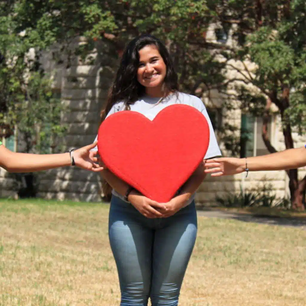 أنا شخص محبوب