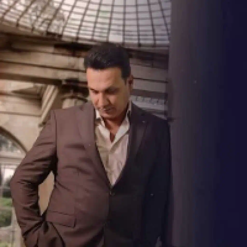 ياعيني على عيونه