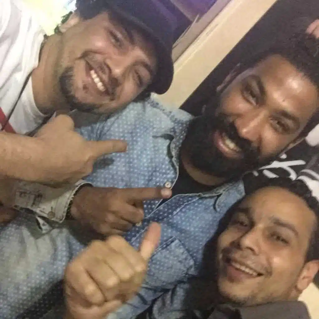 ساكته ومبتحكيش