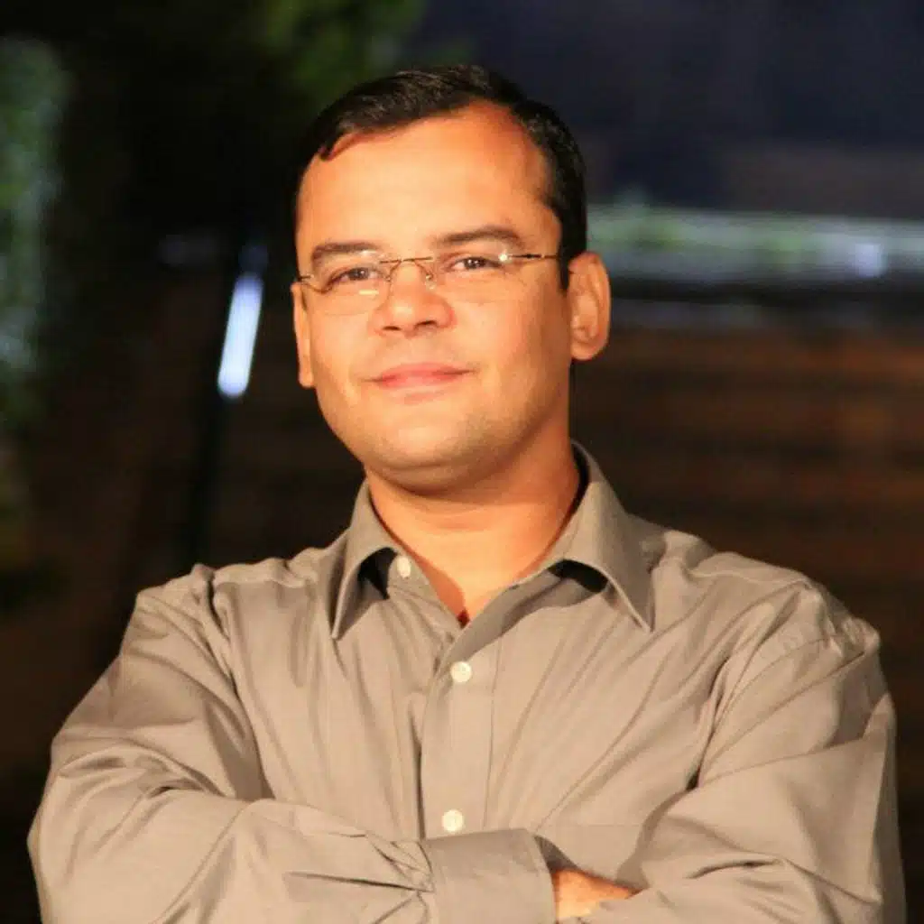 ايدي في ايدك