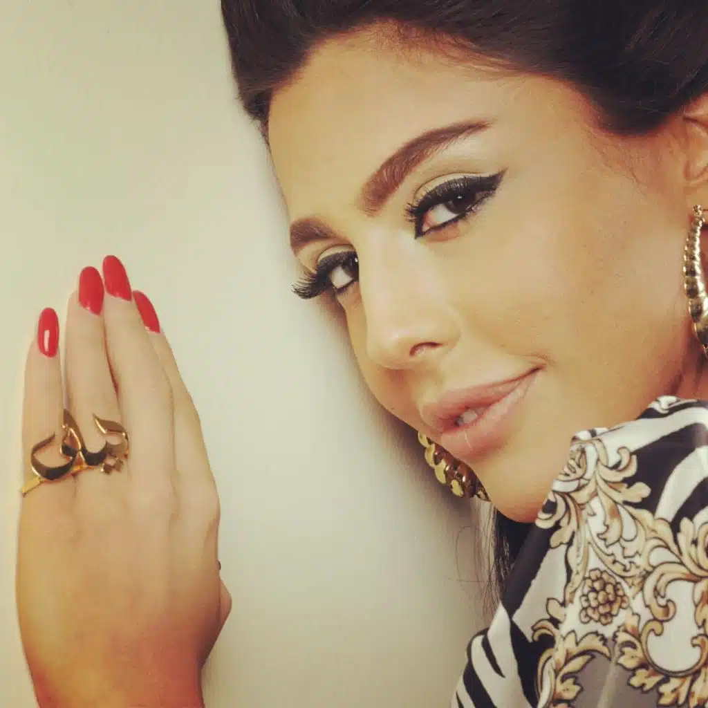 أقعد مكانك (انثبر)