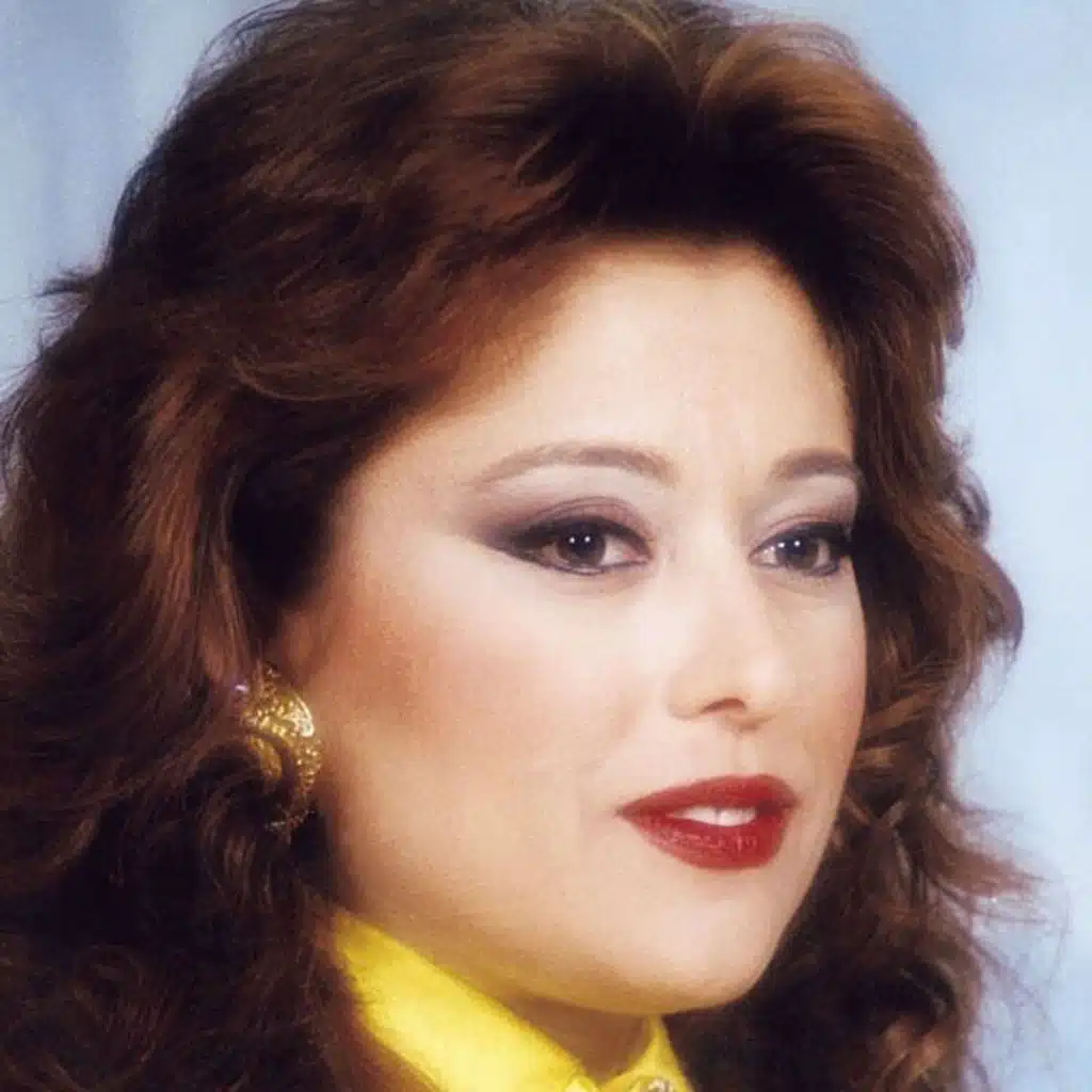 في عينيك بدور