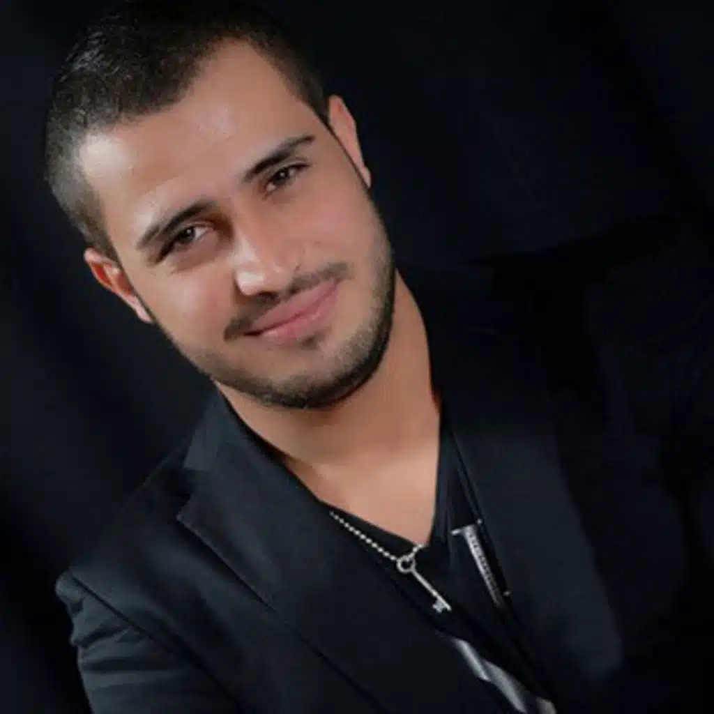 عيوني من دموعي فلوا