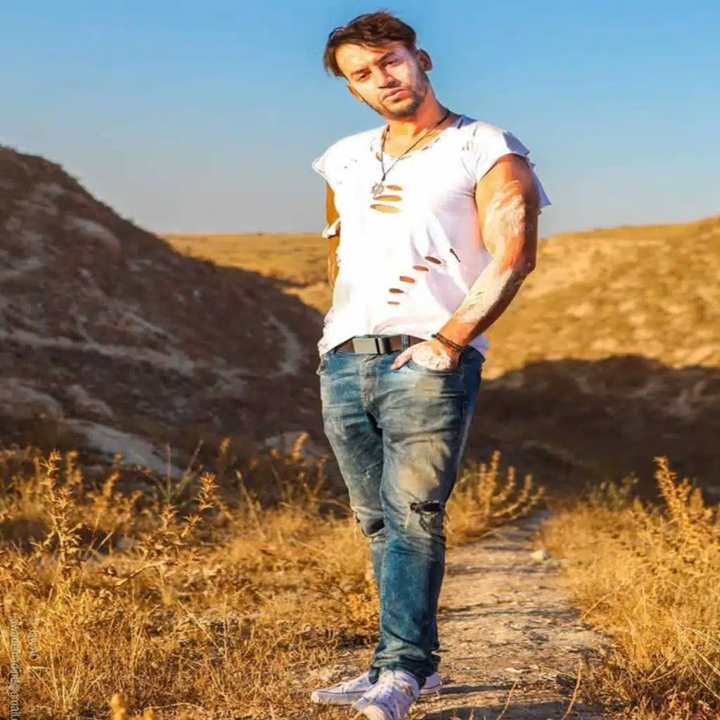 في قلبي عشق