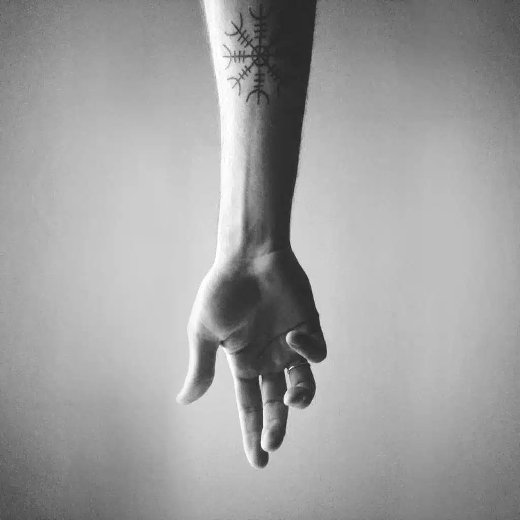 Fell to Pieces (feat. Ivri)