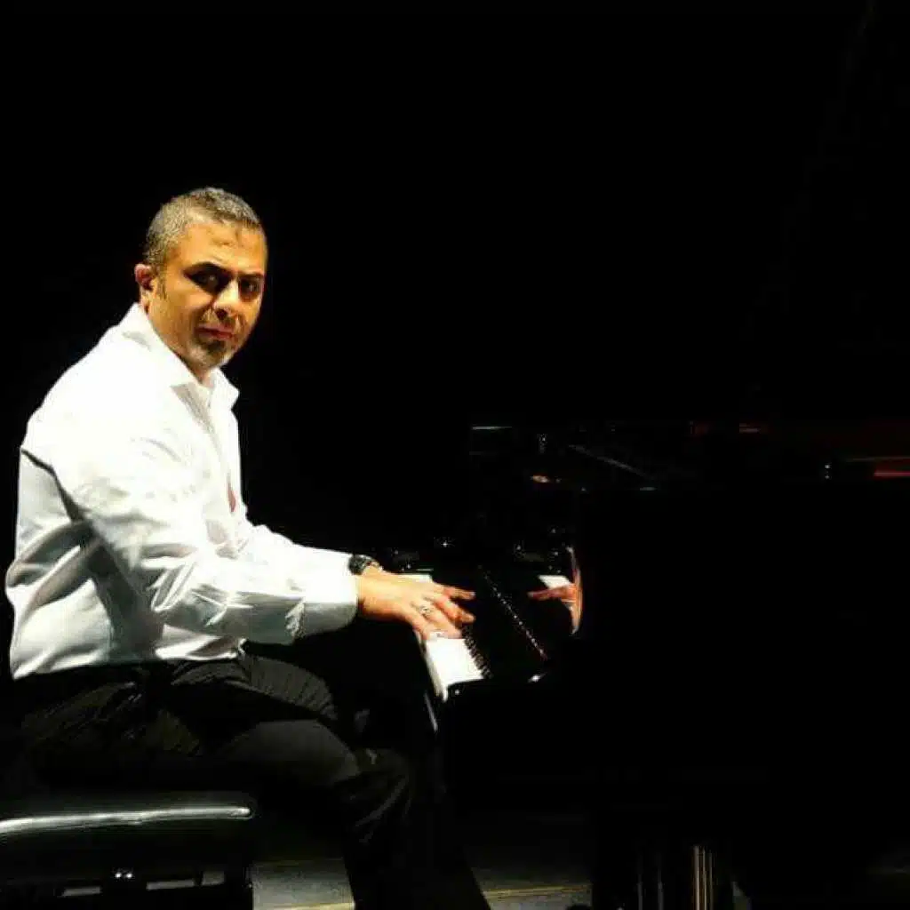 كل مالا الحبل بضيق