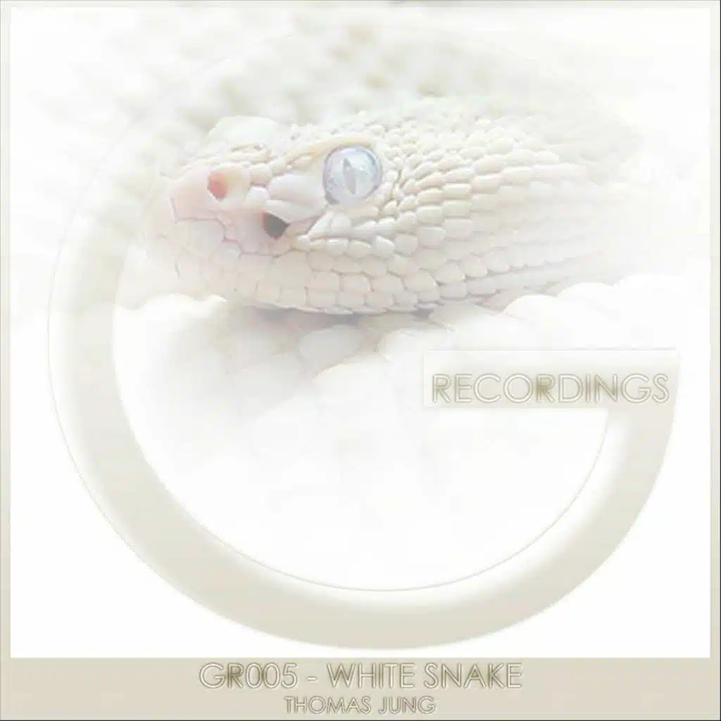 GR005 - White Snake