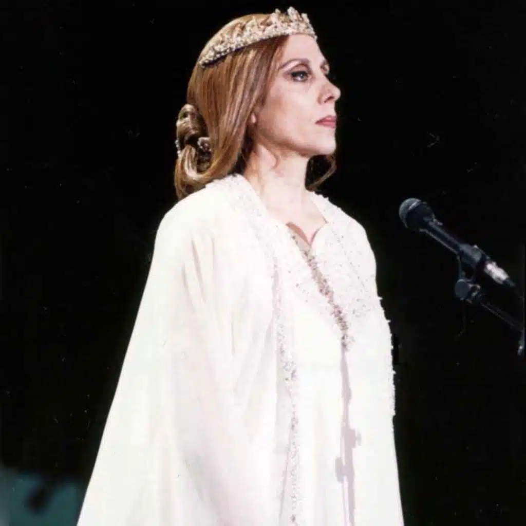 صغيرة وما بتعرف