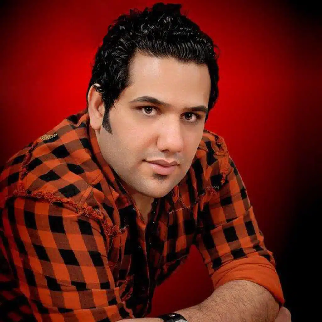 عيني على بابك