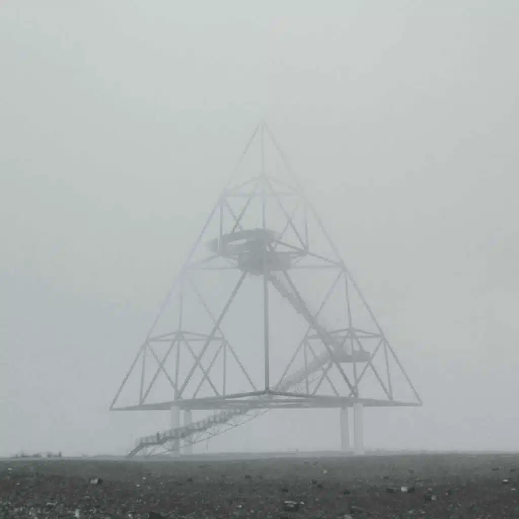 On the Waves of the Unsetting Sun