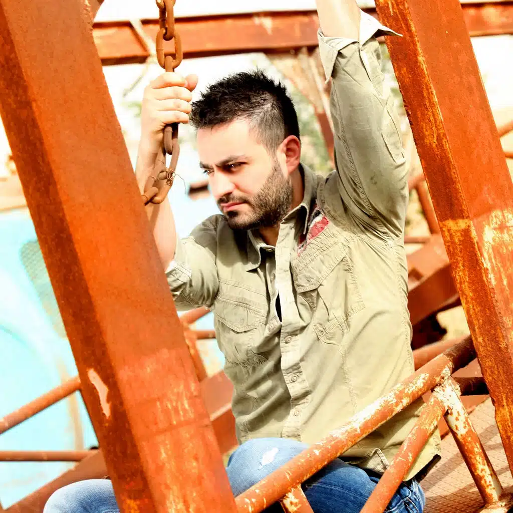 لا تسألني أنا من وين