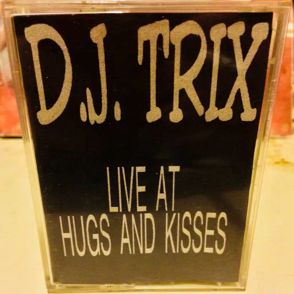 LIVE @ HUGZ & KISSEZ