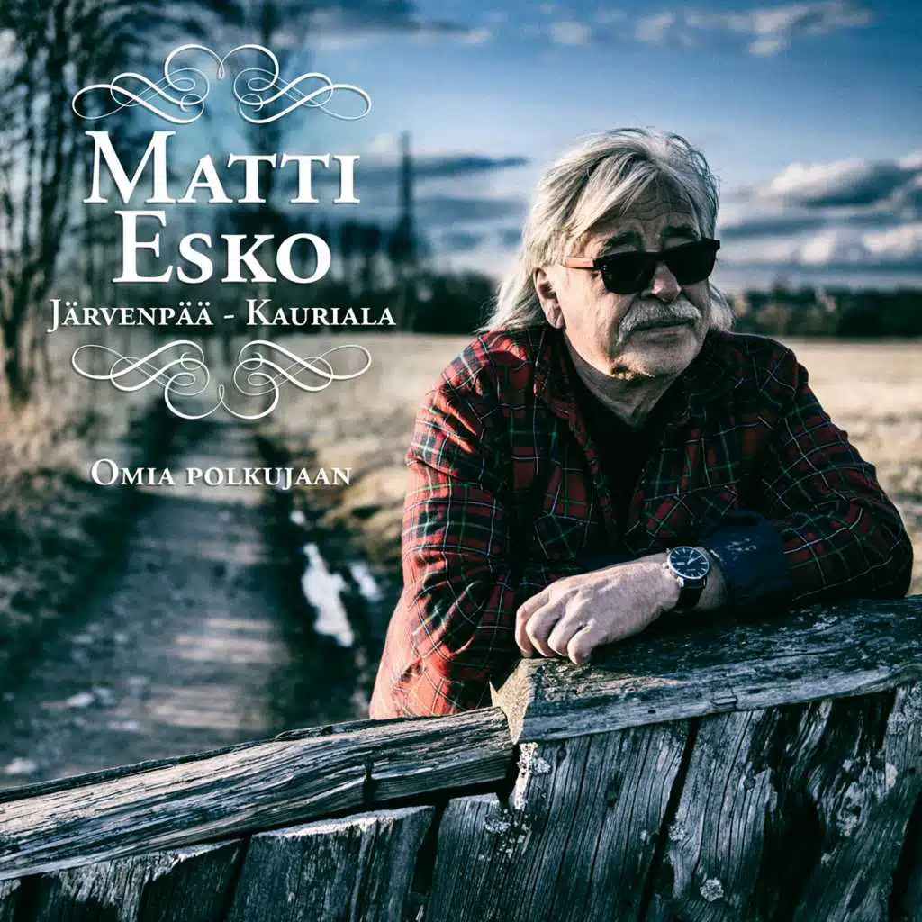 Karavaani kulkee ja koirat haukkuu