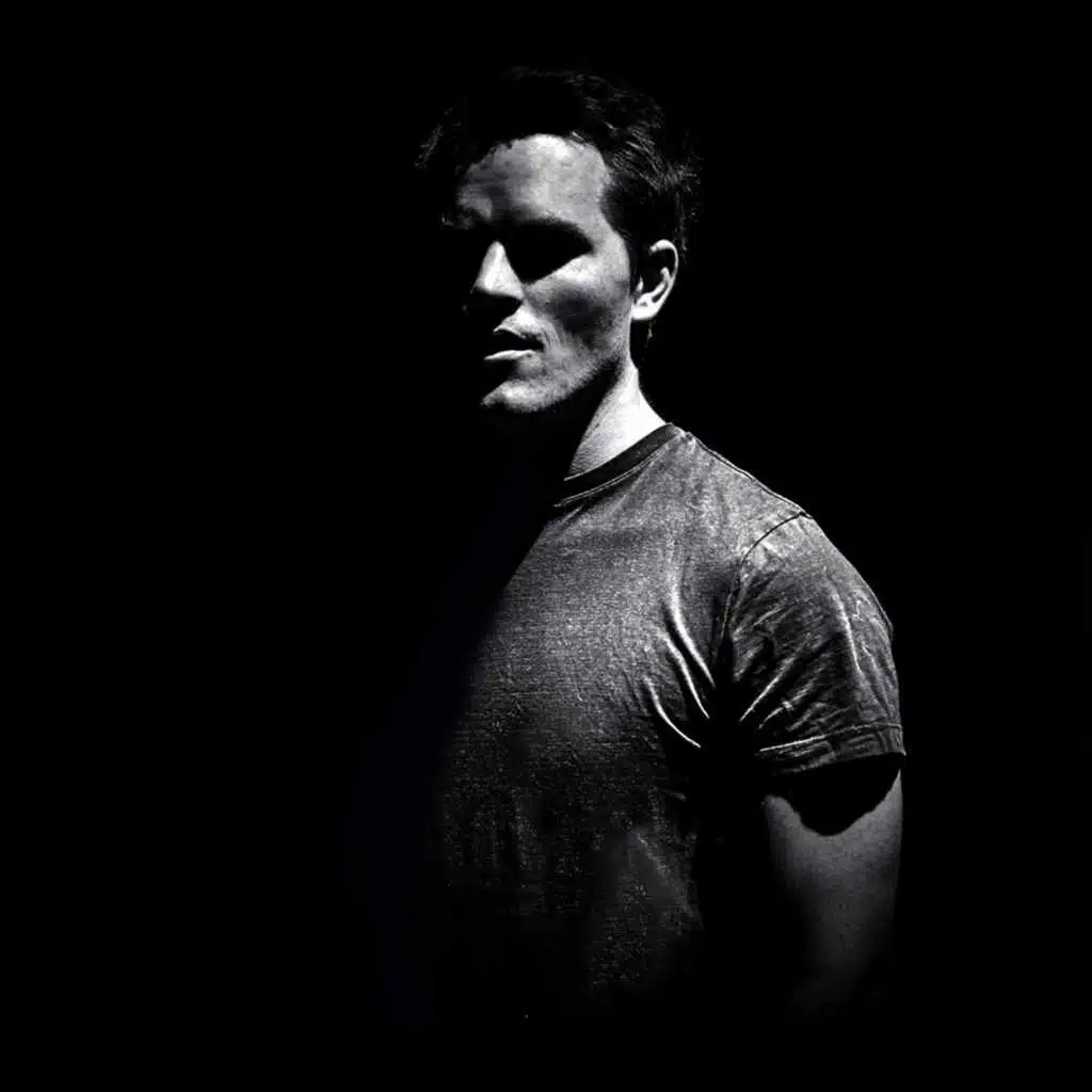 Darkness (feat. Sonny Alven)