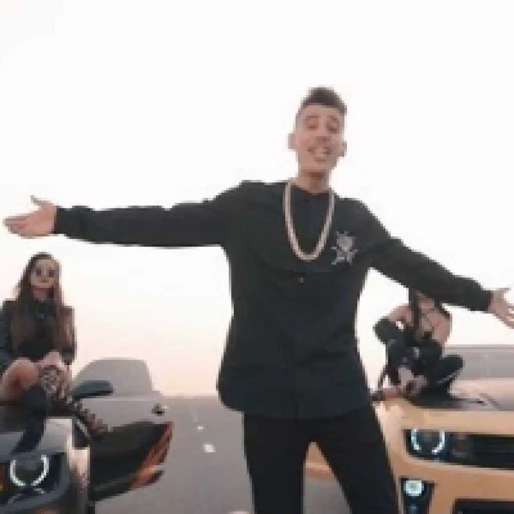 عايشة الحياة