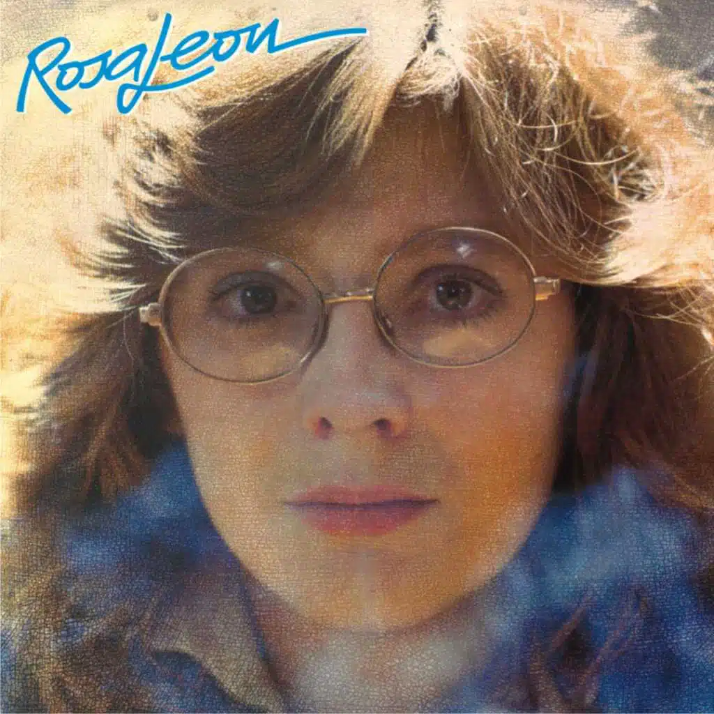 Rosa se esta buscando en el espejo