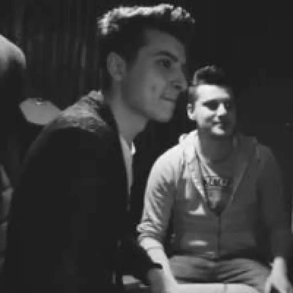 اشكي من الغرام