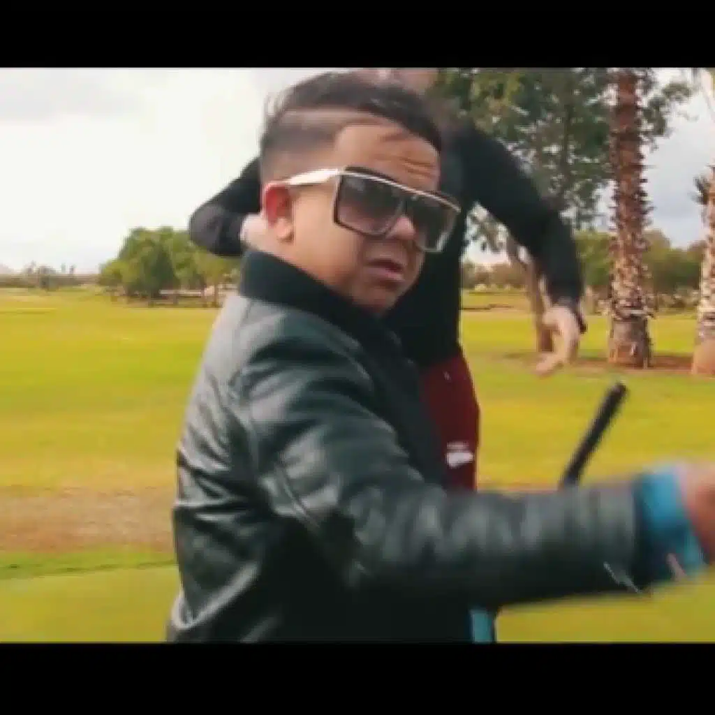 يا حلي الباب رني جاي نخطب(طب طب طب )