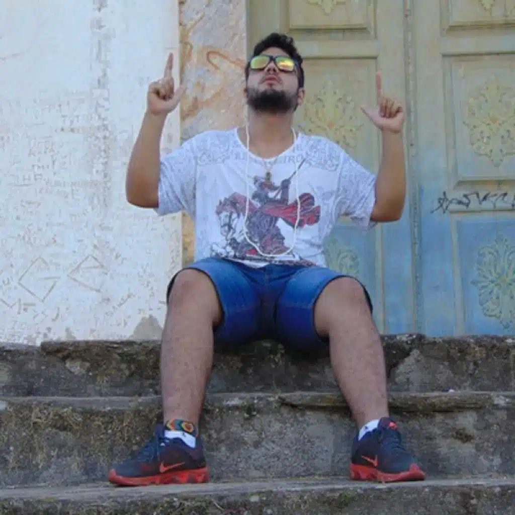 Longe do Padrão
