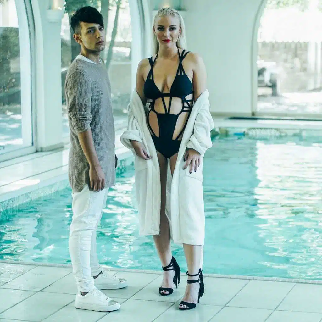 Bloudím (feat. Markéta Konvičková)