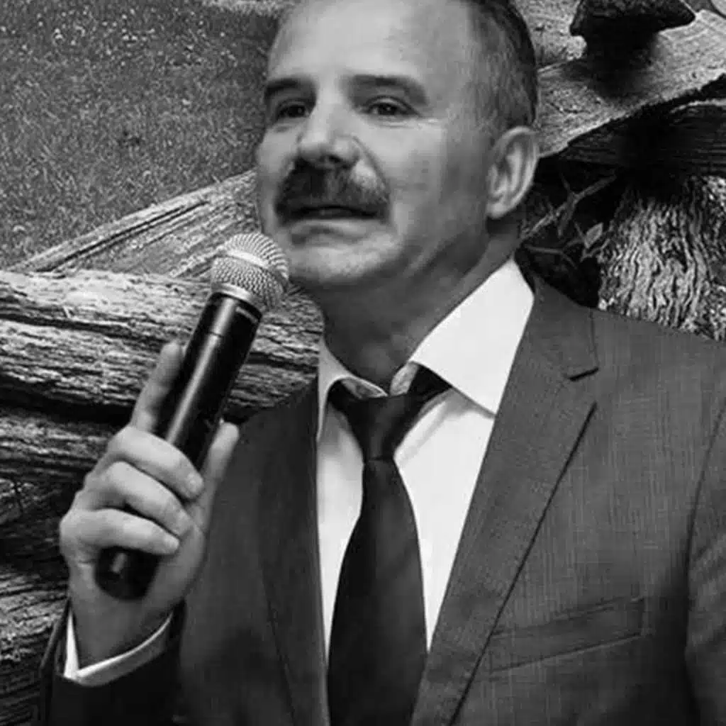 Intru-Un Sat E O Casuta