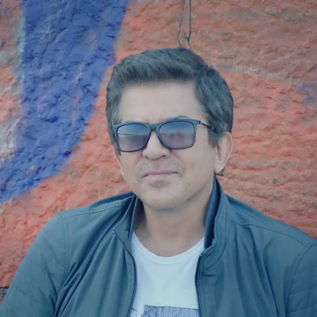 علمتني اعرف احب