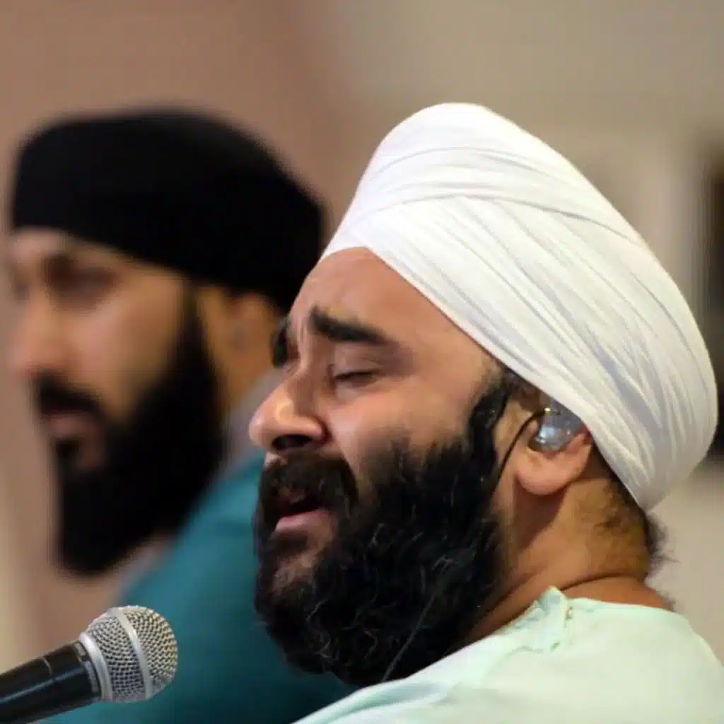 Nasro Mansoor Guru Gobind Singh (Live)