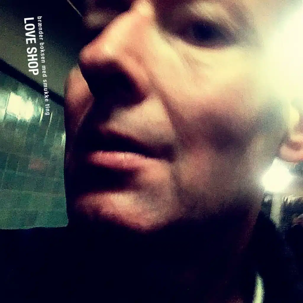 Brænder Boksen Med Smukke Ting