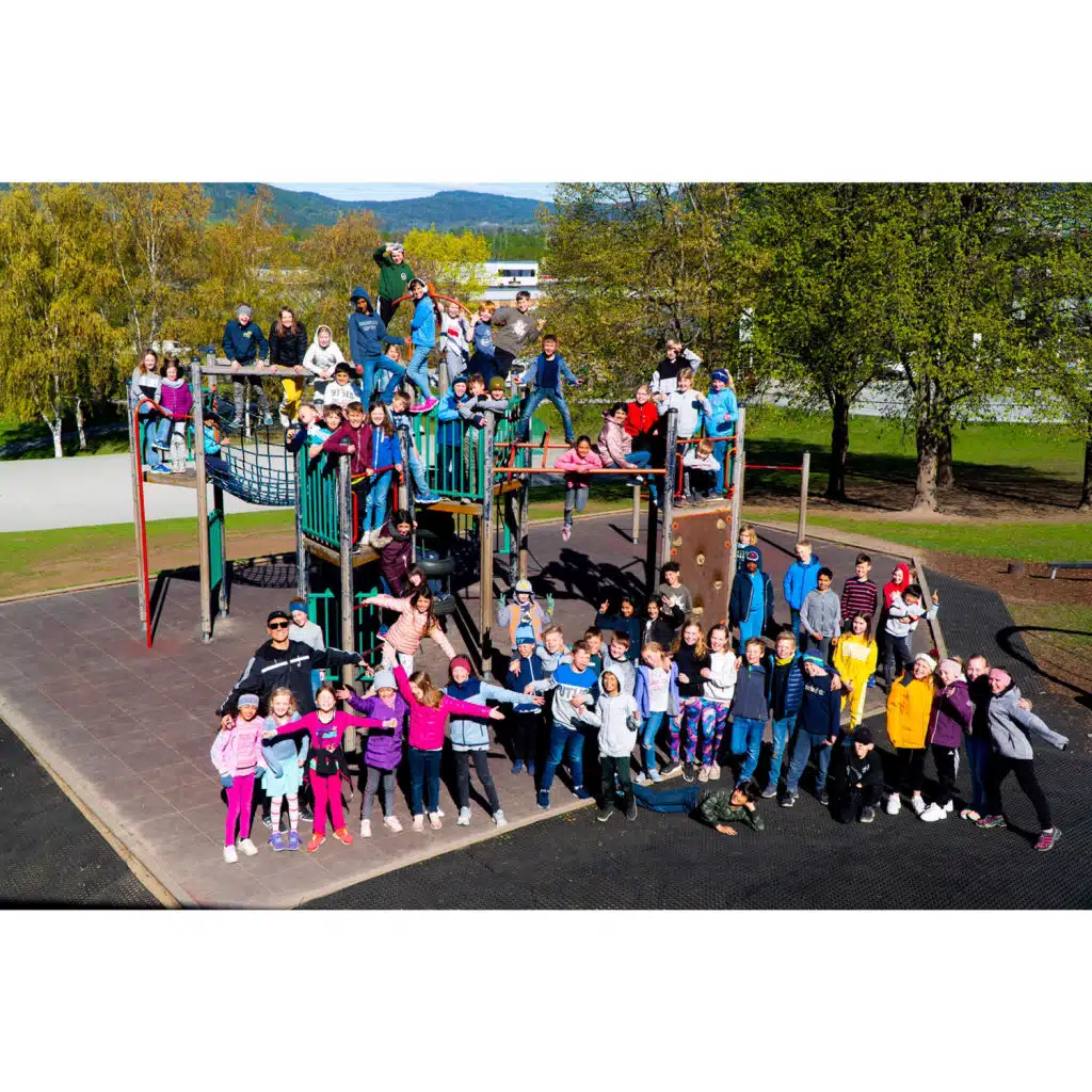 Levre skole (feat. 4a, 4b & 4c)