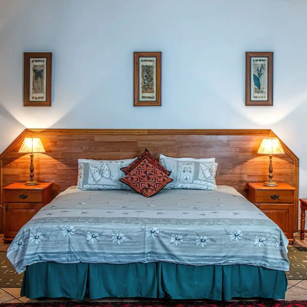 Waves of White Noise and Ocean Shushing (feat. Ocean Baby Sleep)