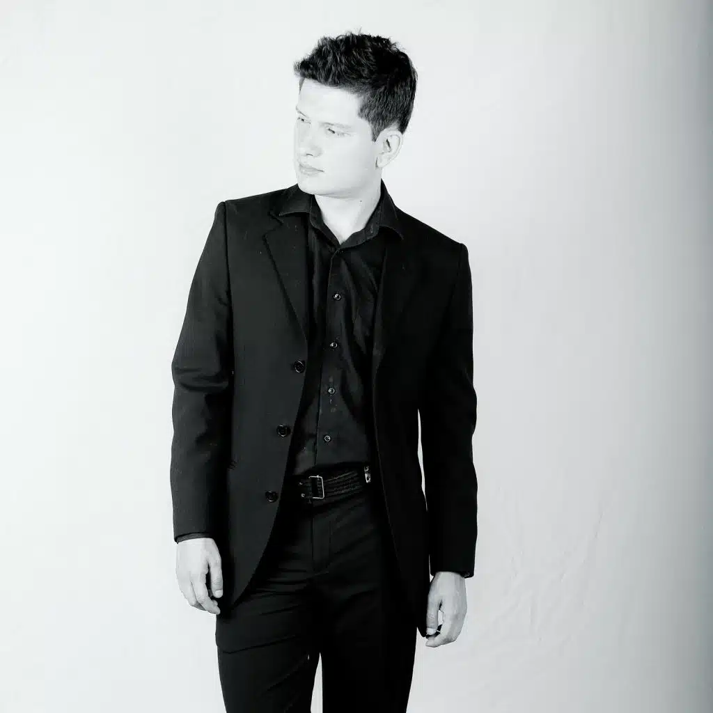 Regresa: Deluxe Edition