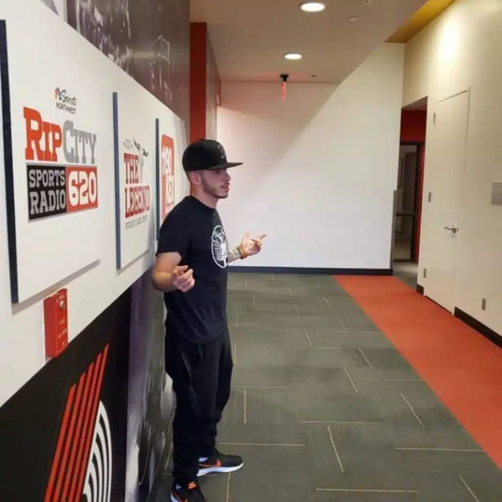 We on Point (feat. Rappin' 4tay & Chelsea Lovelle)