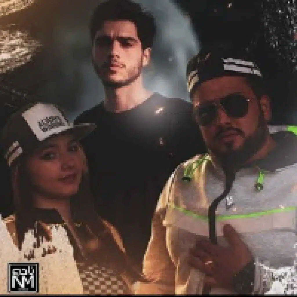 نحن فوق الارض