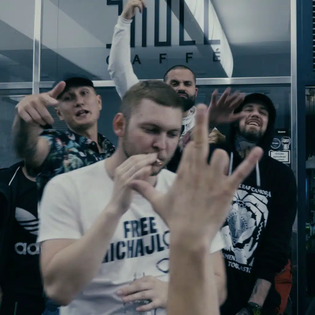 Nemusím nic (feat. Robin Tent & Tafrob)