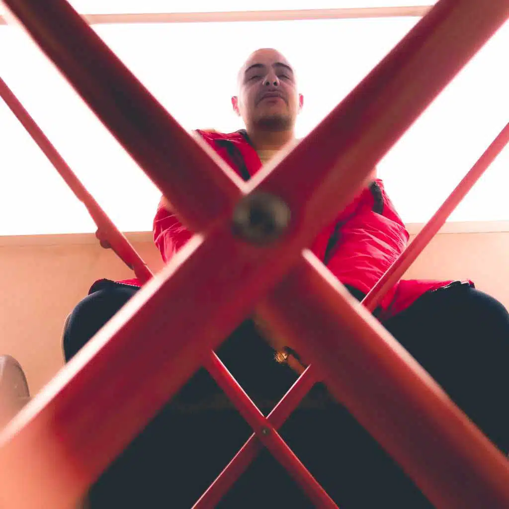 يتوغل يتسرب