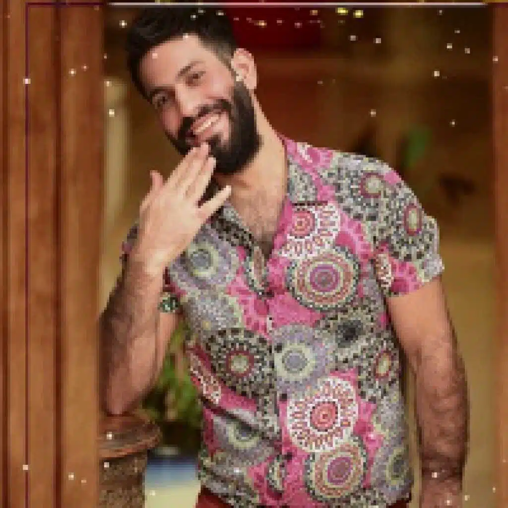 المعاشرني يعرفني