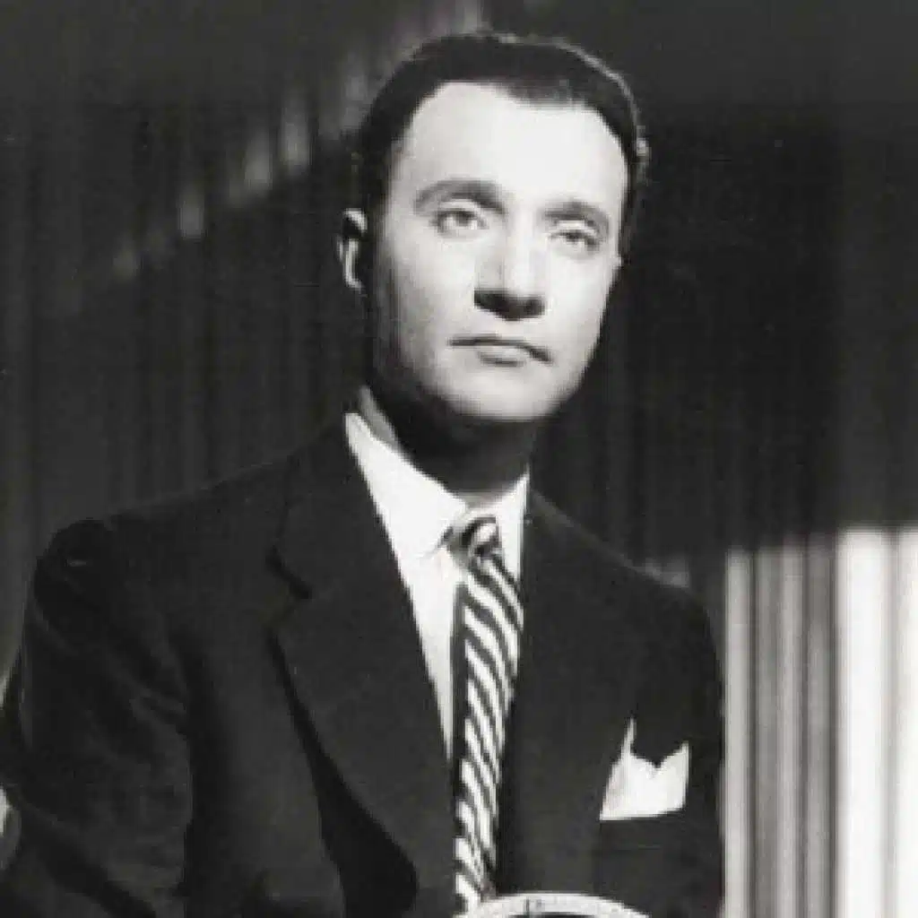 على إيه بتلومنى