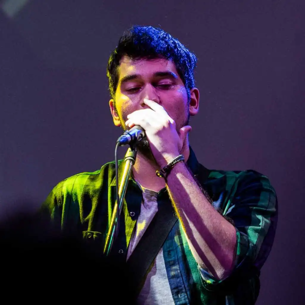 artist-header-image