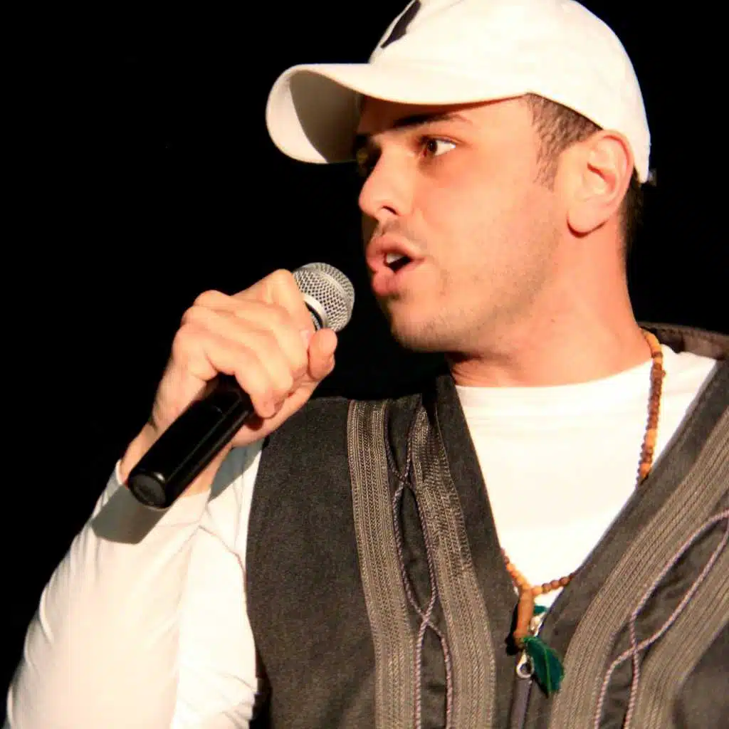 artist-header-image