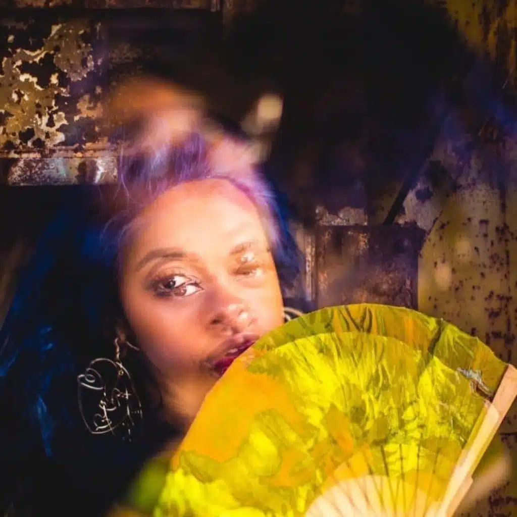 artist-header-image