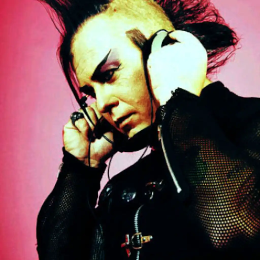 artist-header-image