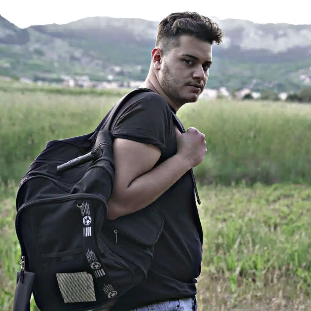artist-header-image