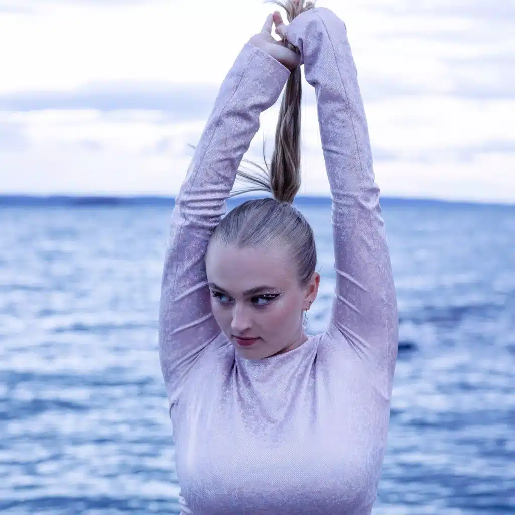 artist-header-image