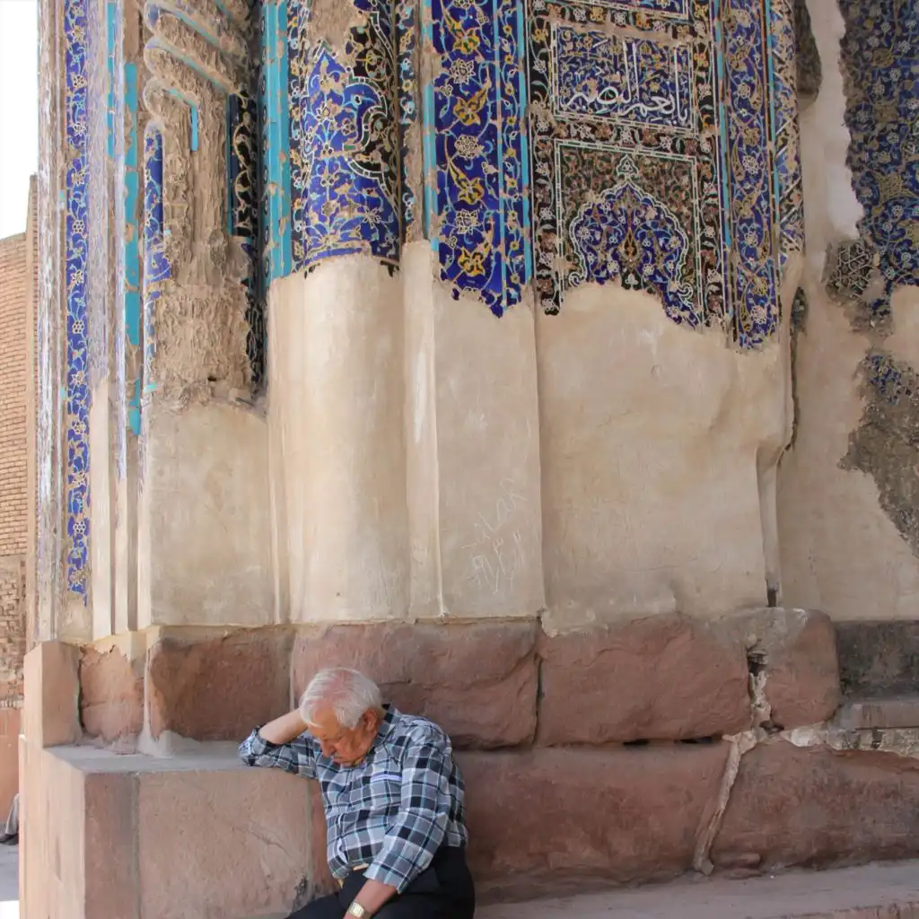artist-header-image