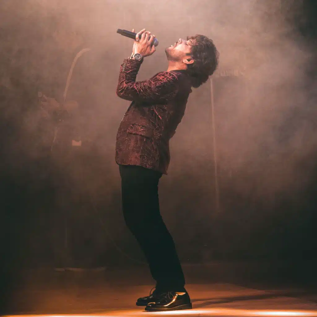artist-header-image
