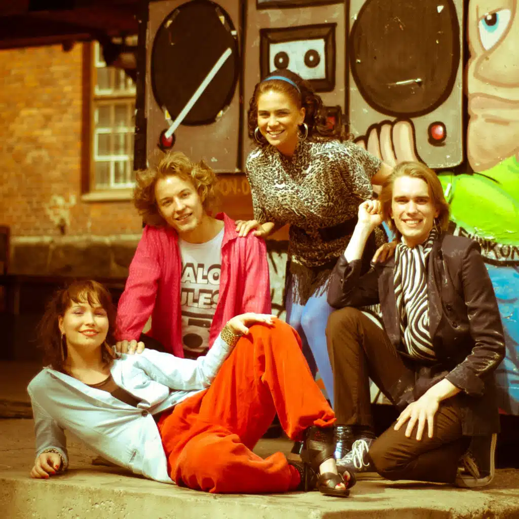 artist-header-image